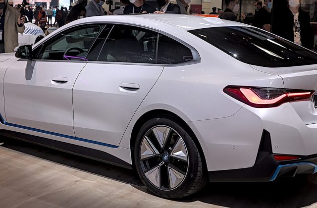 BMW i4, vista 1