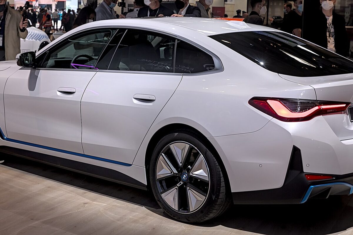BMW i4, vista 1
